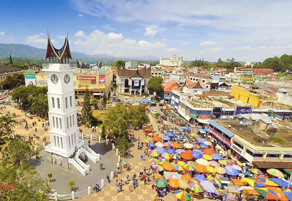 Rondrit door het stadscentrum van Padang