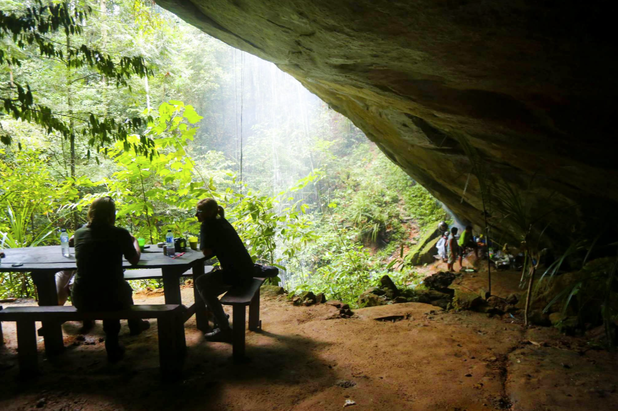Goat Cave bezoeken
